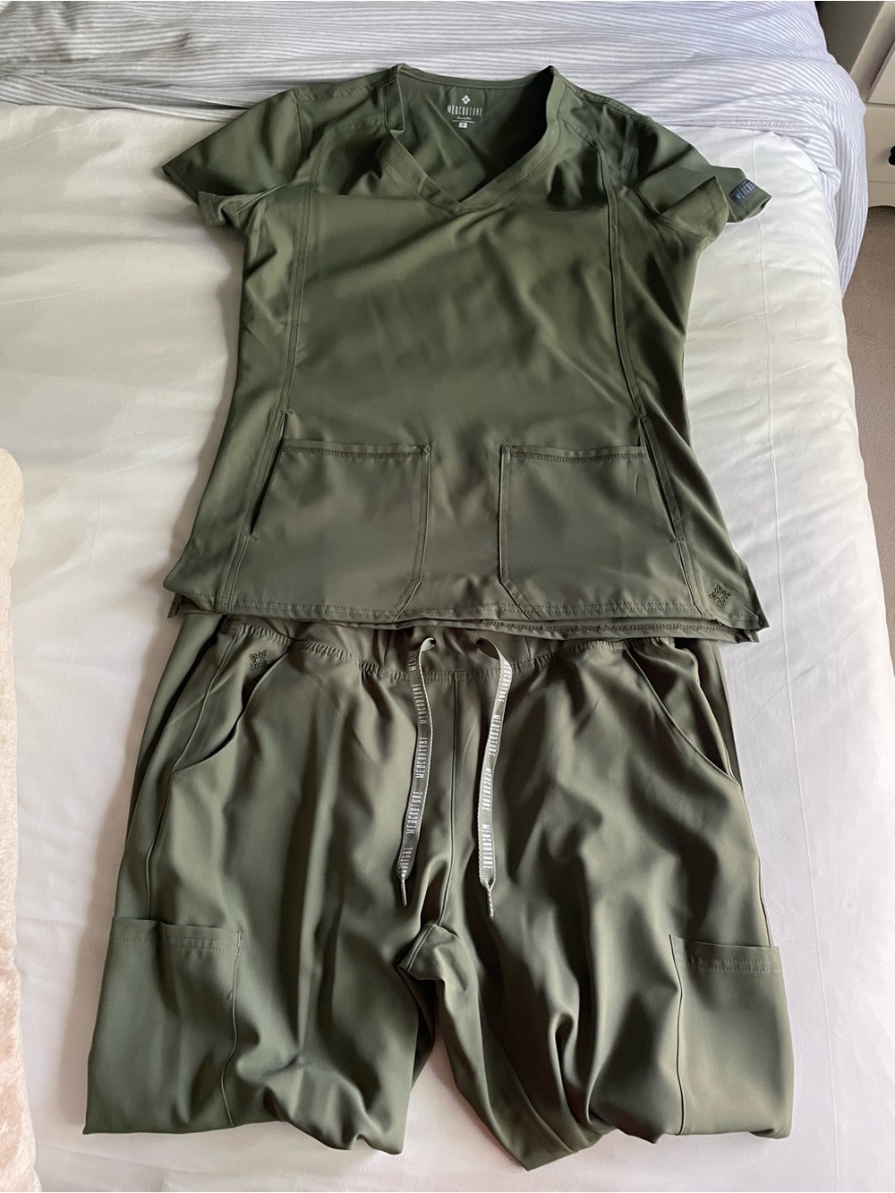 Medcouture Insight Scrub Set
